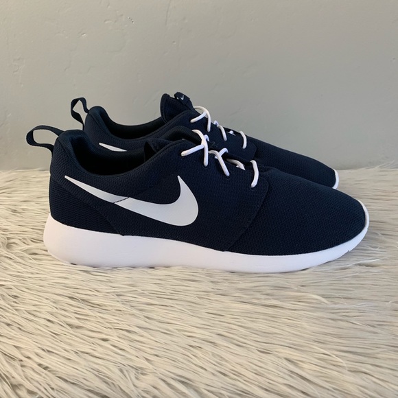 nike roshe one obsidian white